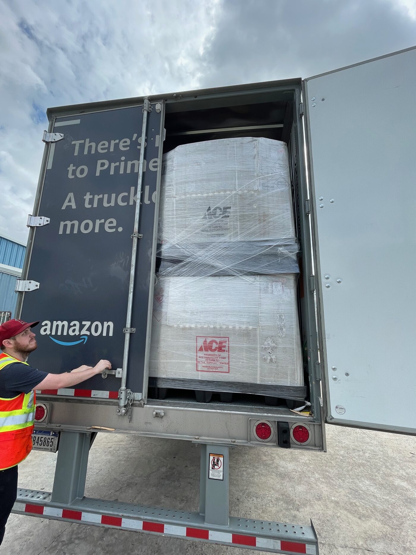 FlexPrep team consolidating and loading palletized freight – a 20,000+ unit flashlight shipment – into a trailer